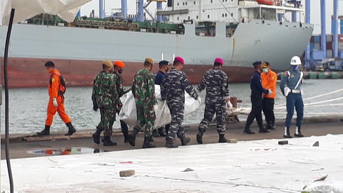Basarnas Kembali Terima 13 Kantong Bagian Tubuh Korban Sriwijaya Air