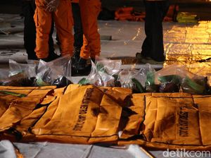Tim DVI Polri Terima 162 Kantong Jenazah Korban Sriwijaya Air SJ182