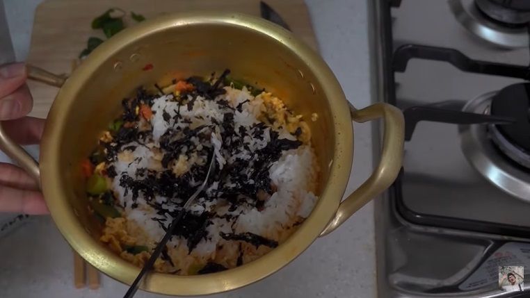 Cara Makan Mie Instan ala Anak Kosan Korea