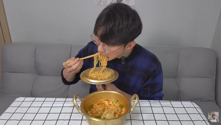 Cara Makan Mie Instan ala Anak Kosan Korea