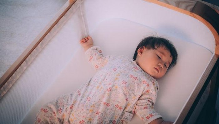 Cradlewise crib baby