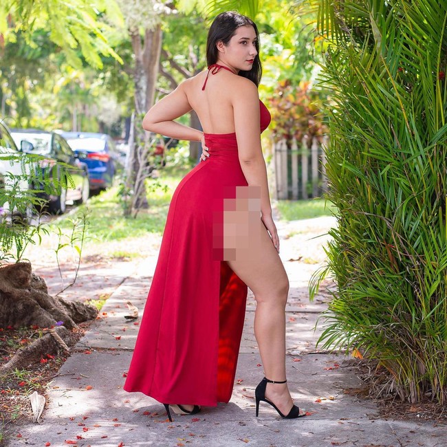 Desiree pun kini menjual konten kakinya di Only Fans. Seperti dikutip The Sun, setiap bulannya dia mendapatkan penghasilan 8 ribu poundsterling atau sekitar Rp 153 juta.  Foto: Instagram