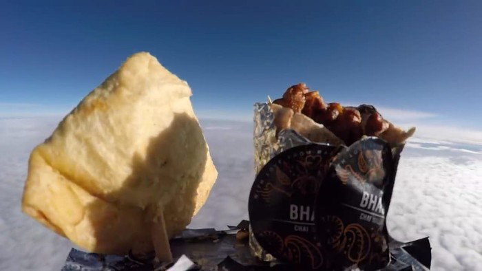 Diterbangkan 482 Km ke Luar Angkasa, Samosa Ini Jatuh di Prancis