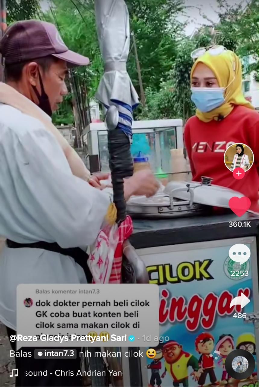 Dokter Gladys Jadi Sorotan Usai Borong Cilok dan Pisang di Pinggir Jalan