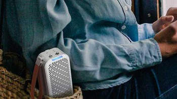 LG meluncurkan PuriCare Mini Air Purifier yang berukuran mini. Pembersih udara ini bisa dikontrol menggunakan aplikasi di ponsel dan bisa menyaring alergen di udara. Perangkat ini dilepas dengan harga USD 199,99. Foto: LG