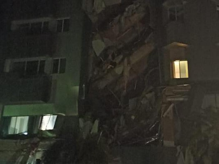 Hotel Maleo Ambruk akibat Gempa M 6,2 di Majene