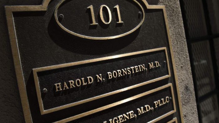 Harold Bornstein meninggal Jumat (8/1) lalu pada usia 73 tahun (AFP Photo)