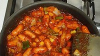 Im Siwan sangat hobi masak. Ia memamerkan makanan buatannya ke akun Instagram miliknya @yim_siwang. Seperti tumis sosis pedas yang enak buat lauk ini. Foto: Instagram @yim_siwang