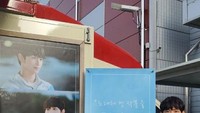 Siwan mendapatkan banyak dukungan selama syuting drama terbaru Korea Run On. Seperti mendapatkan coffee truck dan macaron. Foto: Instagram @yim_siwang