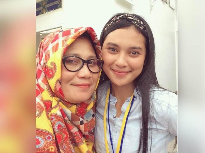 Indah Permatasari dan sang ibu, Nursyah.