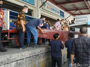 Jenazah Ekstra Kru Sriwijaya Air Fadly Satrianto Tiba di Bandara Juanda