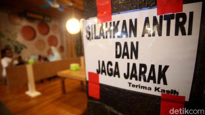 Penerapan pembatasan kegiatan masyarakat (PPKM) diberlakukan di Jawa-Bali. Sejumlah aturan diterapkan, salah satunya batasi jumlah pengunjung restoran jadi 25%.