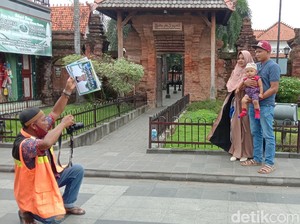 Tukang Foto di Kawasan Menara Kudus Menjerit Sepi Gegara PPKM