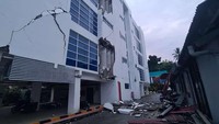 Akibatnya, jaringan listrik padam untuk sementara waktu. (Foto: dok .PLN)