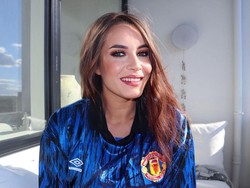 10 Foto Model Cantik yang Sering Disebut Suporter MU Paling Seksi