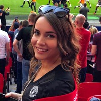 Terlebih ia kerap merayakan kemenangan klub favoritnya tersebut dengan mengunggah foto seksi. Foto: Instagram @katrina.maria