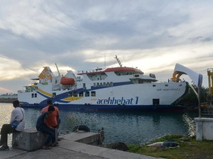 Wanita Berhijab Lompat dari Kapal Perjalanan ke Sabang, Solo Traveler