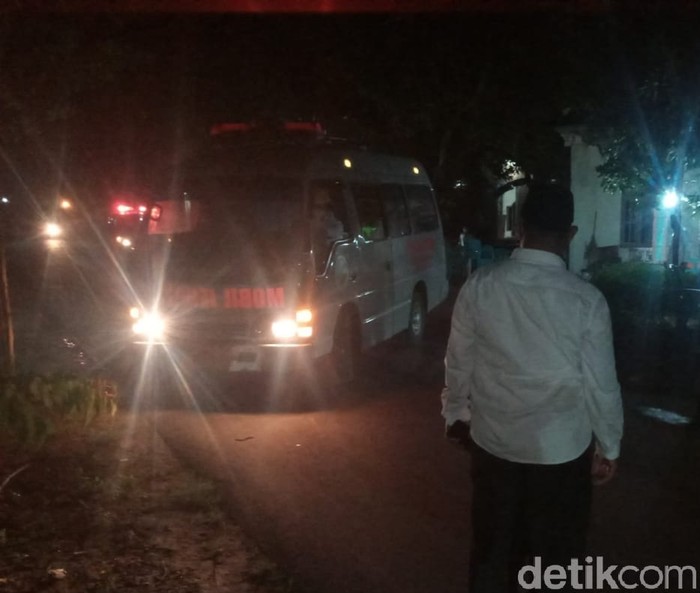 Kesigapan Tim COVID-19 Hunter Di Ngawi Dalam Pemberlakuan PPKM