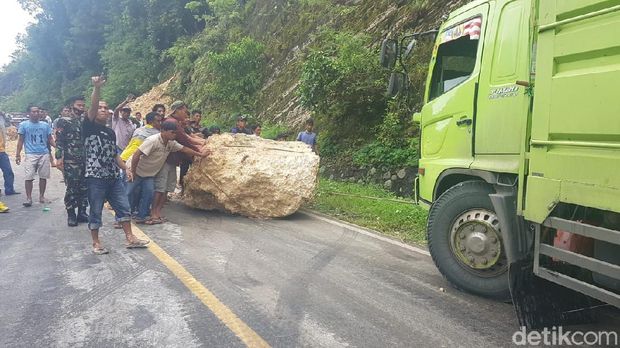 Kondisi pascagempa di Mamuju