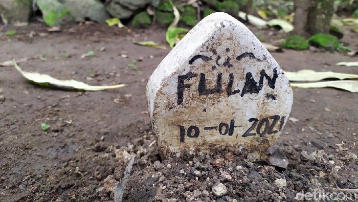 makam bayi misterius