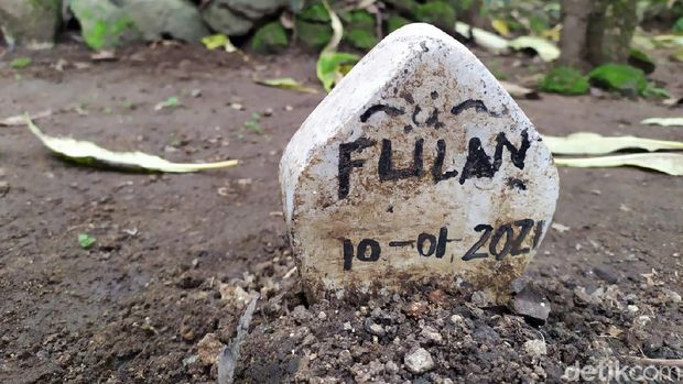 makam bayi misterius