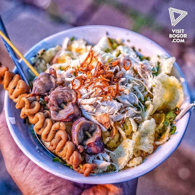 Mantap! 5 Bubur Ayam Enak yang Wajib Dicoba di Bogor