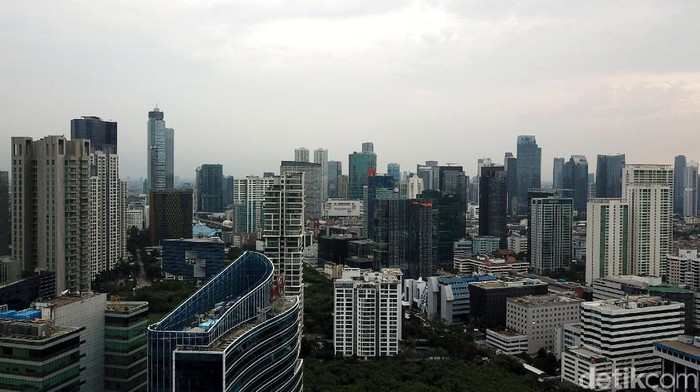 Masih Dibayangi Pandemi, Ekonomi RI Diprediksi Tumbuh 4,4% di 2021 Bank Dunia memprediksi laju pertumbuhan ekonomi RI tumbuh 4,4% di tahun 2021. Hal itu didasarkan pada peluncuran vaksin yang efektif pada kuartal pertama 2021.