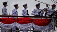 Jajaran TNI AL memperingati hari Dharma Samudera guna mengenang pertempuran heroik yang terjadi di laut Arafuru pada tanggal 15 Januari 1962 antara Tentara Indonesia melawan Belanda untuk pembebasan Irian Barat saat itu.