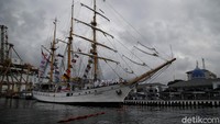 Pertempuran Laut Arafuru adalah suatu pertempuran yang terjadi di Laut Aru, Maluku, pada tanggal 15 Januari 1962 antara Indonesia dan Belanda.