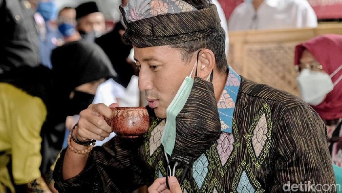 Meski Hujan Deras, Menparekraf Sandi Tetap Sapa Masyarakat Bahas Soal MotoGP