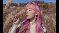 Mengawali karier sebagai member grup idola HKT48, Miyawaki Sakura kini lebih dikenal sebagai member IZ*ONE. (Foto: dok. Instagram @39saku_chan/@official_izone) 
