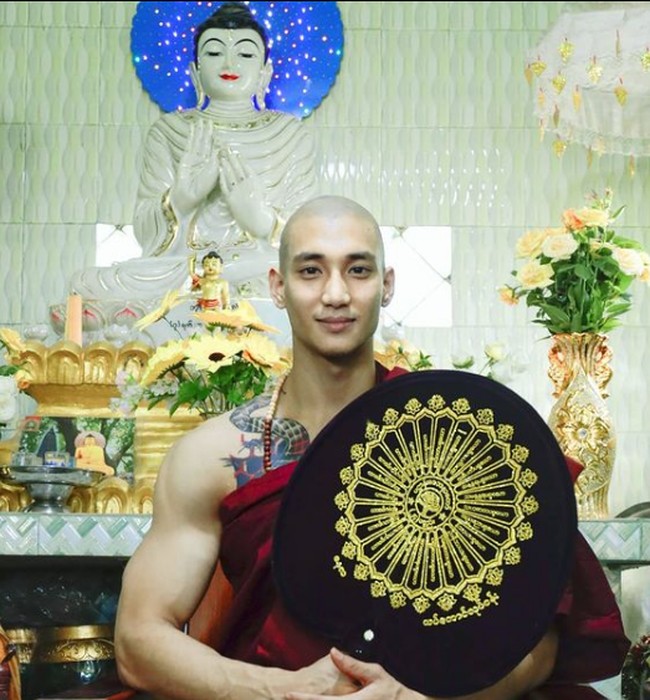 Akhir tahun lalu, Paing Takhon mendedikasikan dirinya sebagai biksu. Menghabiskan Tahun Baru 2021 dengan menjadi biksu selama 10 hari dan saya merasa sangat damai dan lebih mengenal diri sendiri... tulisnya di Instagram. (Foto: Instagram/@paing_takhon)