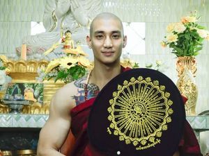 Biksu Kontroversial Kalahkan V BTS di Daftar 100 Pria Tertampan Dunia 2021