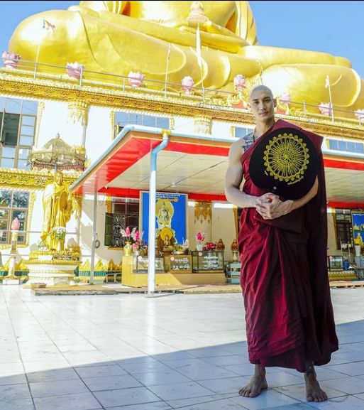 Paing Takhon, biksu ganteng asal Myanmar.