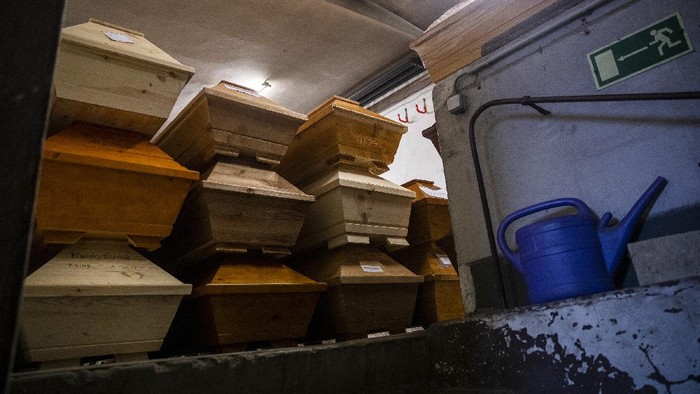 Pandemi Corona di Jerman Memburuk, Peti Mati Menumpuk Jumlah kasus infeksi Corona di Jerman tembus 2 juta kasus. Keparahan pandemi Corona ini terlihat dari tumpukkan peti mati jenazah pasien COVID-19 di krematorium
