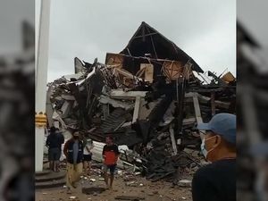 Penampakan Kantor Gubernur Sulbar Sebelum dan Sesudah Gempa