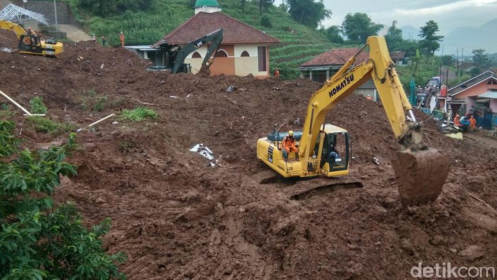 Pencarian korban longsor Cimanggung Sumedang diperpanjang 3 hari