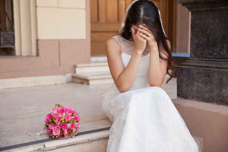 pengantin wanita sedih Hopeless bride crying outside a church after being stood up on her wedding day