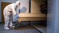 Selain di Meissen, dilansir dari AP, krematorium di Celle, Jerman, pun diketahui mengalami peningkatan aktivitas kremasi jenazah pasien COVID-19 sejak November 2020 lalu. AP/Julian Stratenschulte.