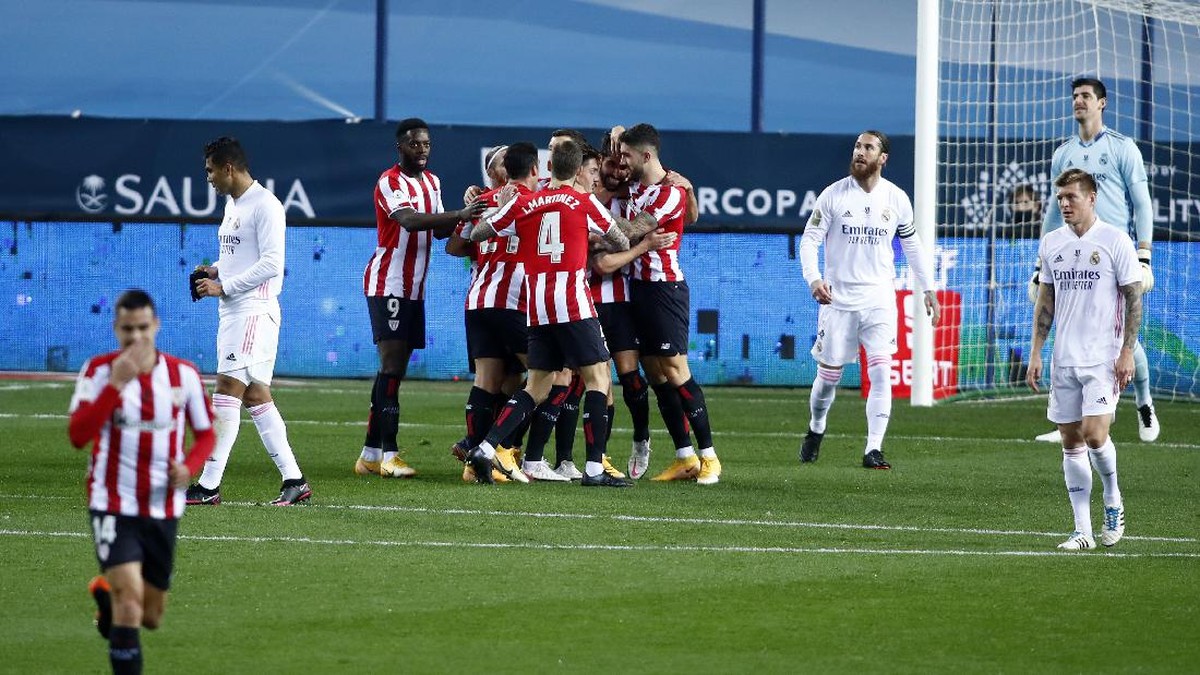 Real Madrid kecewa banget gagal ke final Piala Super Spanyol. (Foto: Getty Images/Fran Santiago)