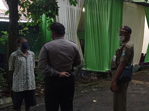 Polisi Purbalingga bubarkan hajatan warga di masa PPKM, Jumat (15/1/2021).