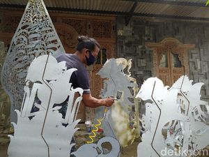 Melihat Pembuatan 101 Wayang Berbahan Galvalum di Magelang