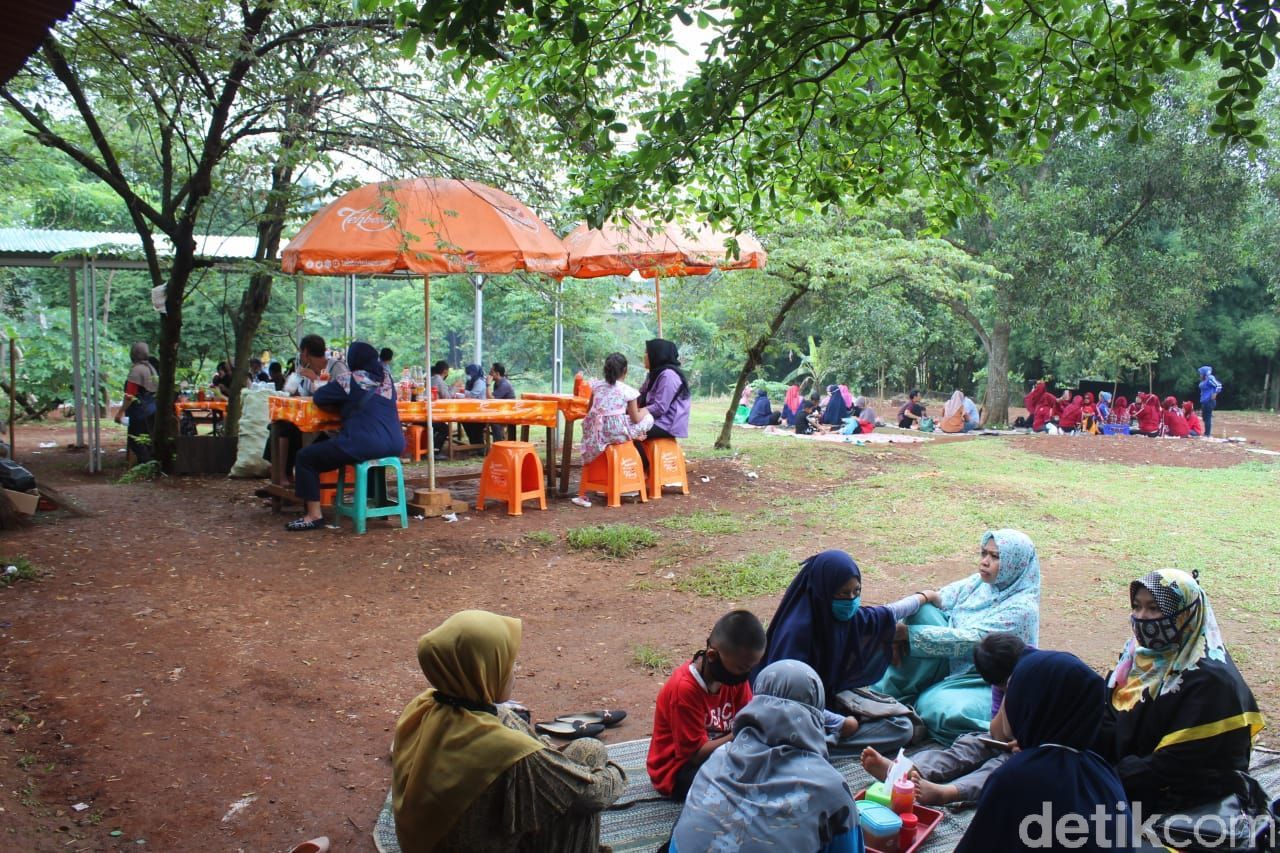 Seru! Di 5 Tempat Ini Bisa Kulineran di Tengah Kebun Asri