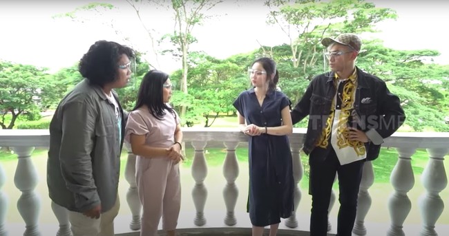 Indra mengatakan bahwa dia bisa menghabiskan sekitar Rp 15 juta untuk biaya listrik rumah saja. Hal itu dikarenakan ada 16 AC di dalam rumah yang terus menyala setiap harinya. Foto: Youtube/Trans7 Official