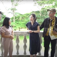 Indra mengatakan bahwa dia bisa menghabiskan sekitar Rp 15 juta untuk biaya listrik rumah saja. Hal itu dikarenakan ada 16 AC di dalam rumah yang terus menyala setiap harinya. Foto: Youtube/Trans7 Official