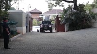 Begini halaman depan rumah Sean Gelael. (Foto: dok. YouTube RANS/KUY) 