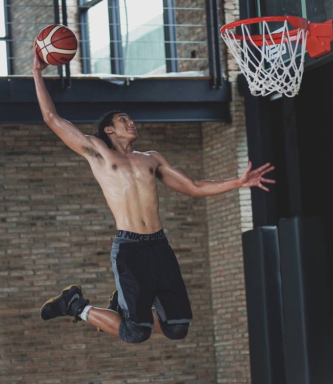 Tak hanya itu, rumah Sean juga dilengkapi sebuah lapangan basket indoor. (Foto: Instagram/@gelaelized)