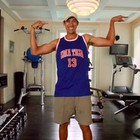 Hobi olahraga, Sean Gelael mendedikasikan sebuah ruangan sebagai gym. (Foto: YouTube)