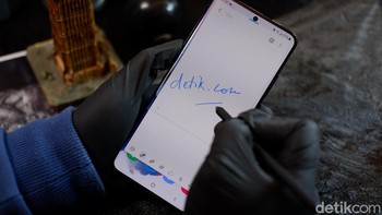 Pengguna jadi bisa corat-coret seperti Galaxy Note. Foto: Adi Fida Rahman/detikINET
