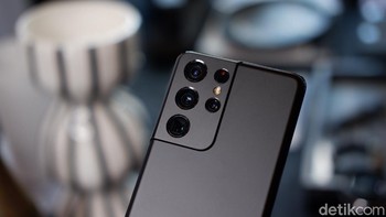 Galaxy S21 Ultra membawa empat kamera di bagian belakangnya. Foto: Adi Fida Rahman/detikINET